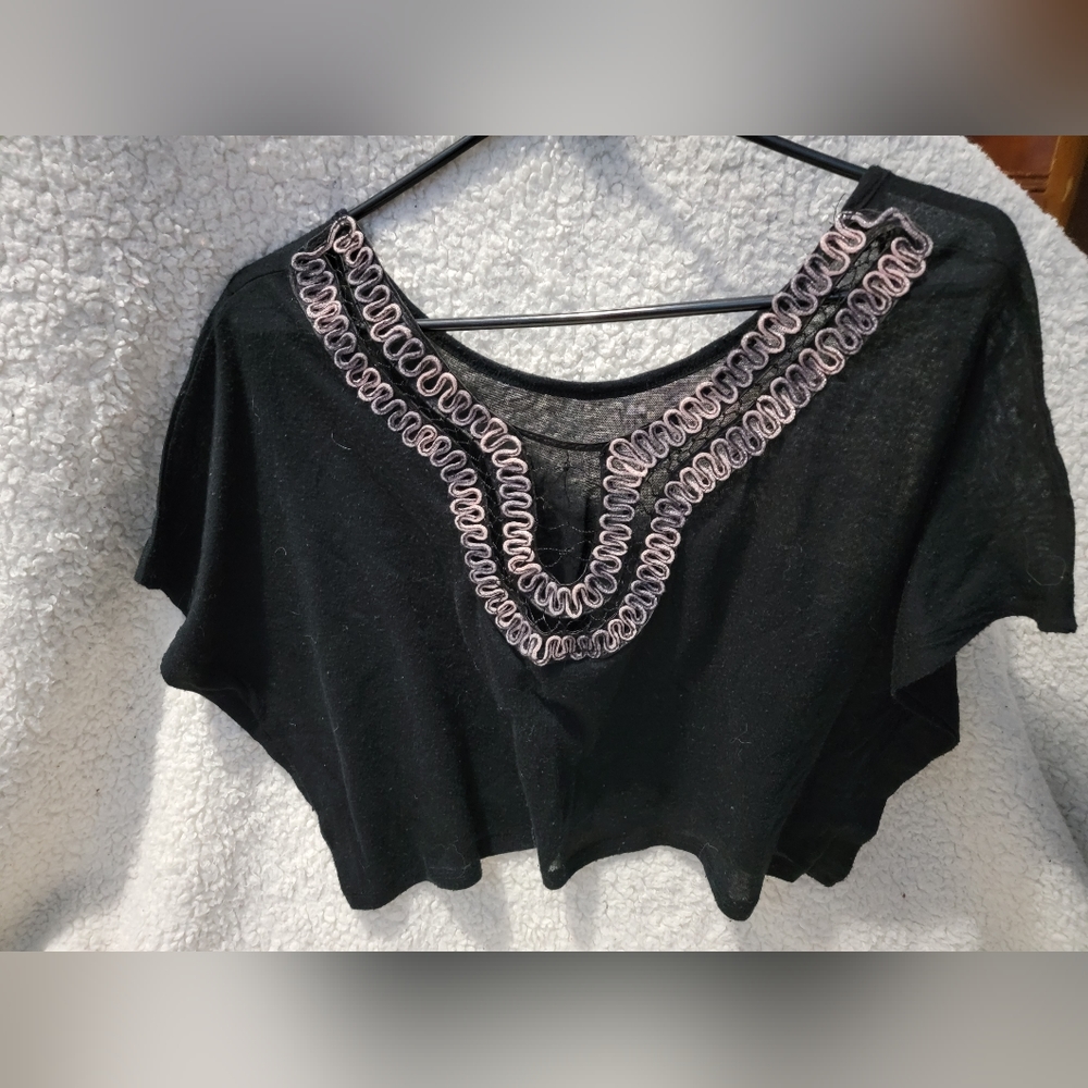 Miss Chevous black crop top tee. Size Med. NWOT.  Super soft, fun back pattern